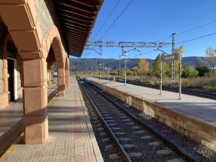 Un arbre cau a les vies i interromp els trens entre la Molina i Puigcerdà