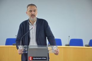 Olot adverteix a nou comerços per no retolar en català