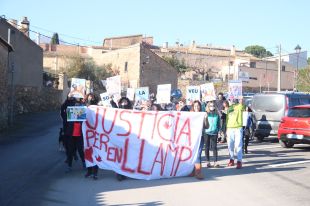 Manifestació a Palau-sator contra l'home que va matar un gos a trets