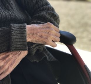 La població major de 85 anys disminueix a Catalunya per primer cop en 40 anys per la covid-19