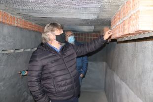 Instal·len el primer refugi estable per a ratpenats del Pla de l'Estany a la platja d'Espolla