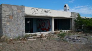 SOS Costa Brava demana al Govern que adquireixi la finca de la base Loran, a l'Estartit