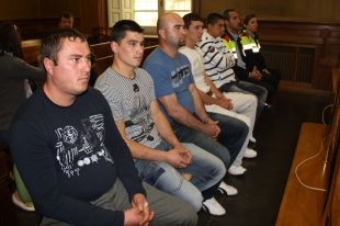 Jutgen cinc joves que s'enfronten a 15 anys de presó per violar una noia en un bosc d'Arbúcies
