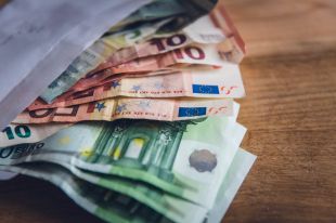 20 anys de l'euro: la moneda que ha aportat estabilitat i reduït la bretxa amb el nord