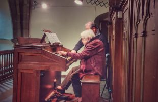 Santa Coloma de Farners homenatja l'organista Montserrat Torrent