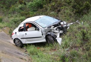 Mor el conductor d'un cotxe en un xoc frontal contra un camió a l'N-II a Girona