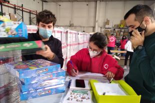 Creu Roja reparteix 8.746 joguines a infants en situació vulnerable a Girona