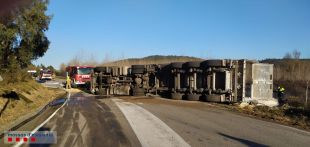 Denunciat penalment el camioner que ahir es va accidentar a Massanes per conduir begut