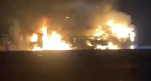 Crema un camió carregat de material tèxtil mentre circulava per l'AP-7 a Sant Gregori