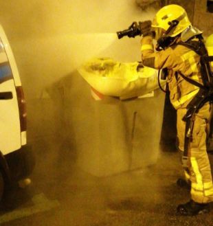 Quatre incendis a contenidors en mitja hora a Girona
