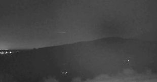 Així s'ha vist com es desintegrava el satèl·lit de SpaceX des de Girona