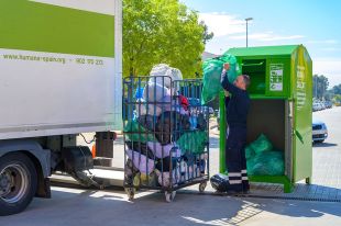 Humana recull un 21% més de roba usada a les comarques gironines durant el 2021 i supera les 548 tones