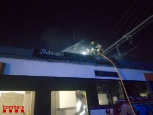 S'incendia el sostre d'un vagó de tren estacionat a Maçanet