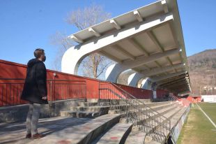 Finalitzen els treballs d’ampliació de la tribuna de l’Estadi Municipal d’Olot