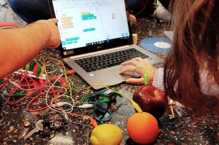 La UdG lidera un projecte per promoure l'ús de tecnologies creatives a partir de la metodologia Montessori