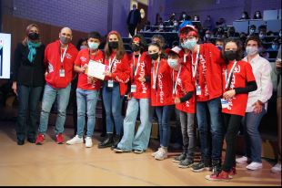 L'equip Arobot de l'escola Els Estanys de Platja d'Aro guanya First Lego League de la UdG