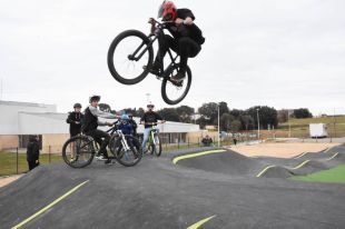 Cassà de la Selva inagura la pista de Pumptrack costejada amb els pressupostos participats