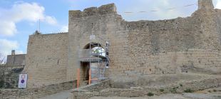 Forallac i la Diputació de Girona restauren l'emblemàtic portal de la Verge de Peratallada