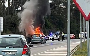 Dos ferits en una topada entre dos vehicles a la C-65 a Girona