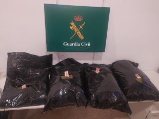 Enxampen a la Jonquera un conductor amb un cotxe robat i 12,5 kg de marihuana dins