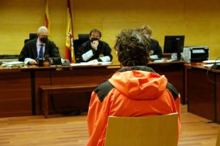 Jutgen un acusat per retenir l'exdona en un pis de Puigcerdà, agredir-la i ruixar-la amb lleixiu