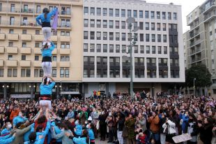 Més de 1.500 persones reivindiquen el 8-M i clamen contra el masclisme i el patriarcat a Girona