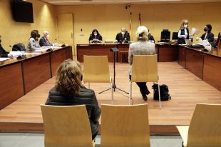Jutgen una pedagoga per filtrar informació mèdica d'una víctima d'abusos sexuals per part del pare i l'oncle