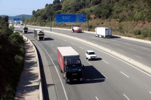 La patronal del transport nega que l'increment de camions a l'AP-7 provoqui més accidents