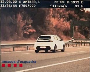 Detingut per circular begut, drogat i a 173 km/h per l'AP-7 a l'Alt Empordà