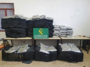 Comissats 167 kg de marihuana amagats dins un camió a la Jonquera