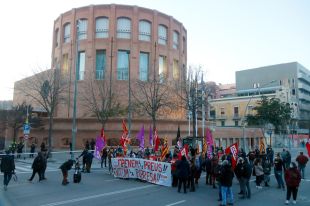 Unes cent persones es concentren a Girona contra l'apujada de preus