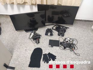 Dos detinguts, un d'ells menor, per robar dins una casa de Llançà