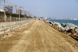 Els geòlegs alerten: les vies de l'R1 estan condemnades a ser engolides pel mar