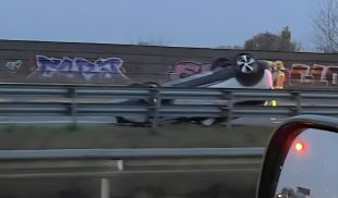 Un accident entre quatre cotxes deixa dos ferits i talla l'A-2 a Caldes de Malavella en sentit nord