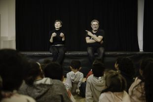 L'escola Vila-roja de Girona inaugura un nou espai escènic de la mà del projecte Tàndem