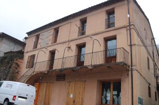 Ogassa busca un emprenedor per reobrir la històrica cooperativa Surroquina com a restaurant i botiga