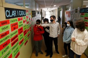 Neixen els grups impulsors del català als instituts