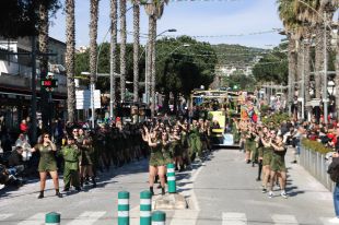 Platja d'Aro es torna a omplir de festa i disfresses després de dos anys sense Carnaval