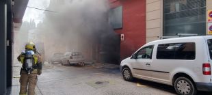 Un incendi en un aparcament soterrat de Blanes obliga a desallotjar 30 persones