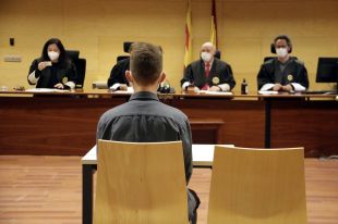 2 anys de presó pel jove acusat d'abusar d'una amiga mentre dormia després d'anar de festa a Girona
