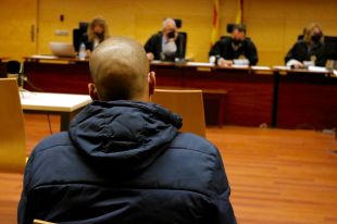 Jutgen l'acusat de segrestar l'exparella a Salt, dur-la a Mollet del Vallès i violar-la en un descampat