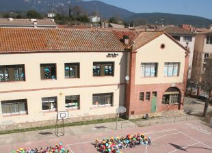 Entren a robar de matinada a l'escola de Besalú i agafen dos ordinadors i diners en efectiu