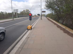 Pinten les baranes del pont de Torroella de Montgrí sense notificar-ho i generen cues ''com a l'estiu''