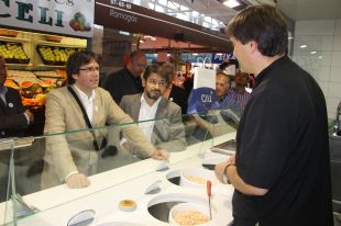 Puigdemont: 'Serem socis de l'activitat econòmica i no veurem els emprenedors com emprenyadors'