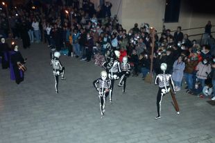 La Mort torna a dansar pels carrers de Verges després de dos anys sense processó