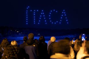 Un espectacle de llums amb drons inaugura la desena edició del Festival Ítaca a l'Escala 