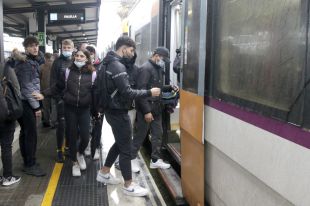 Els usuaris de l'R1 es desesperen per les avaries en el servei: ''Cada dia va malament''