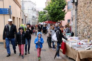 Calonge s'estrena en el seu primer Sant Jordi com a poble de llibres de Catalunya