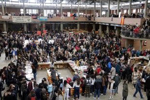 Els llibreters tanquen ''un bon Sant Jordi'' assolint xifres precovid 