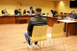Condemnat per maltractar la parella però absolt de violar-la en una àrea de l'AP-7 a Girona